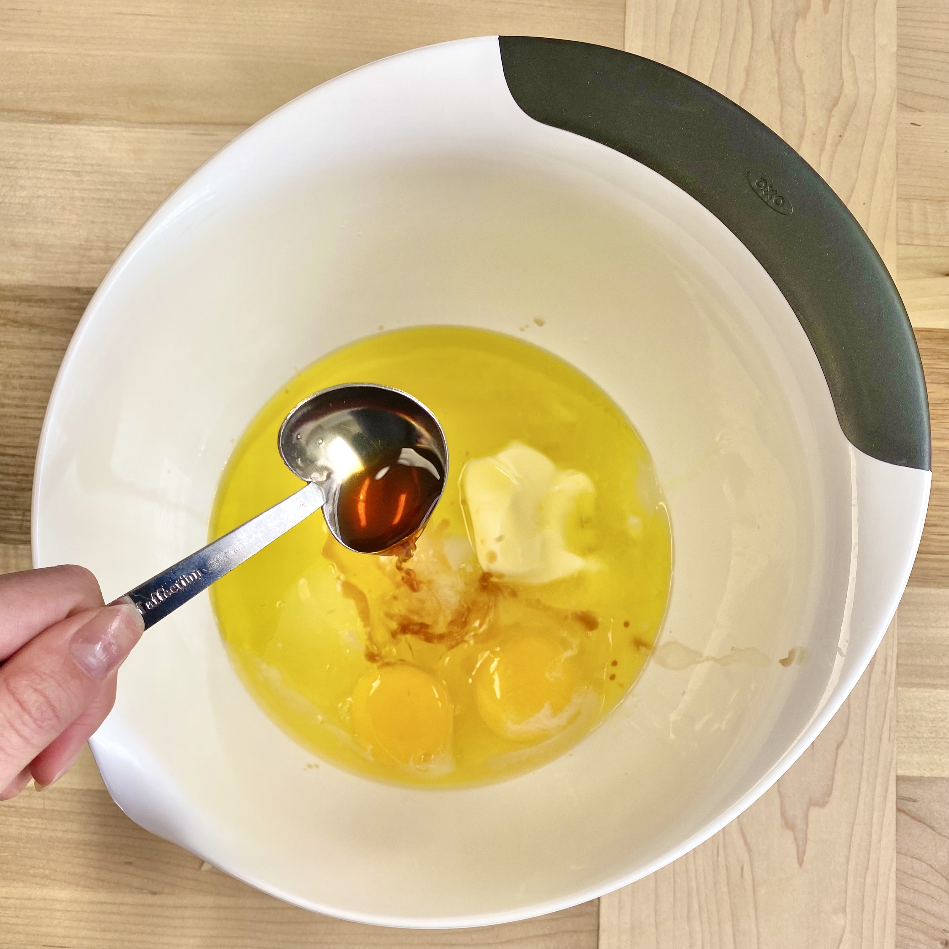 Cutting banana bars with a knife