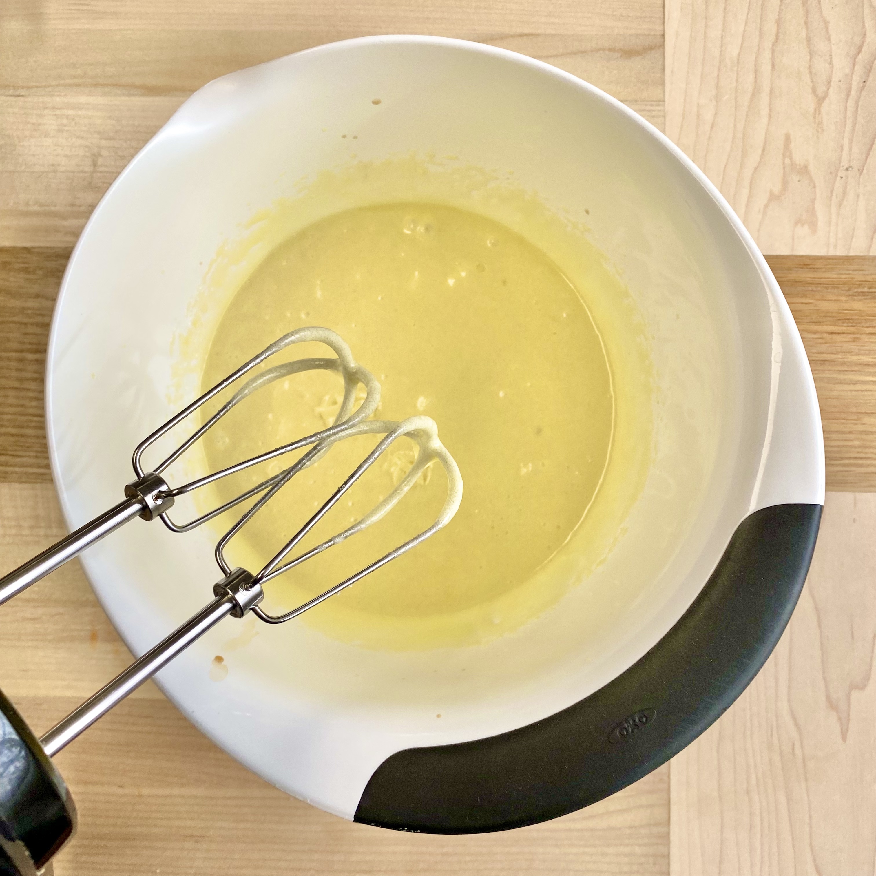 Cutting banana bars with a knife